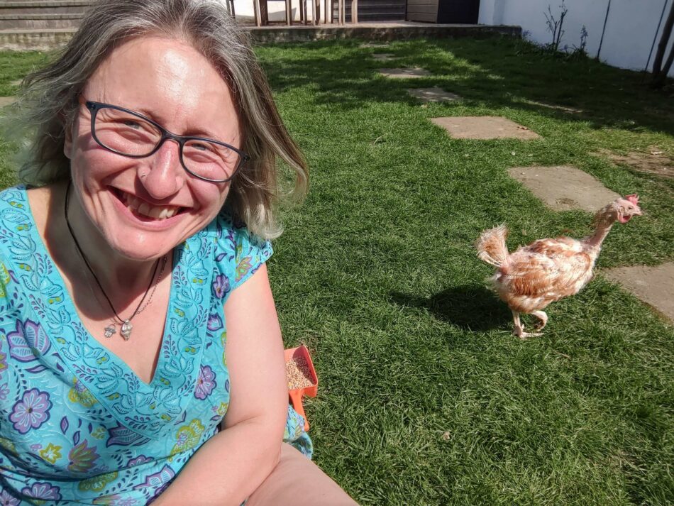 Caroline Quin selfie with chicken